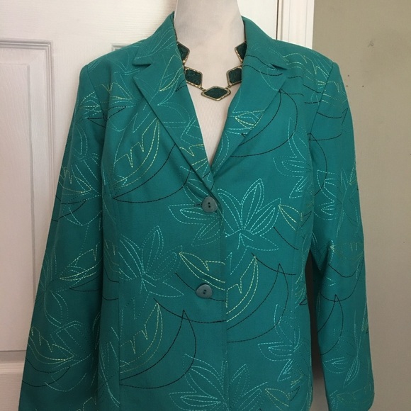Requirements Embroidered Green Blazer with Textured Fabric and Notched Lapels - Picture 3 of 10